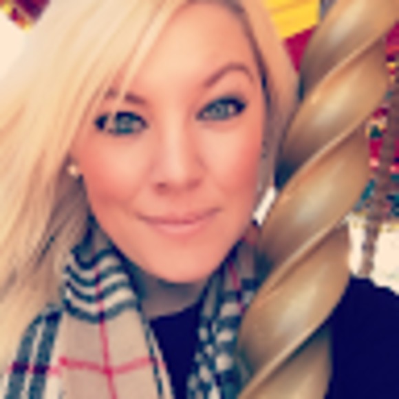 Meet your Posher, Ashley - Picture 1 of 1